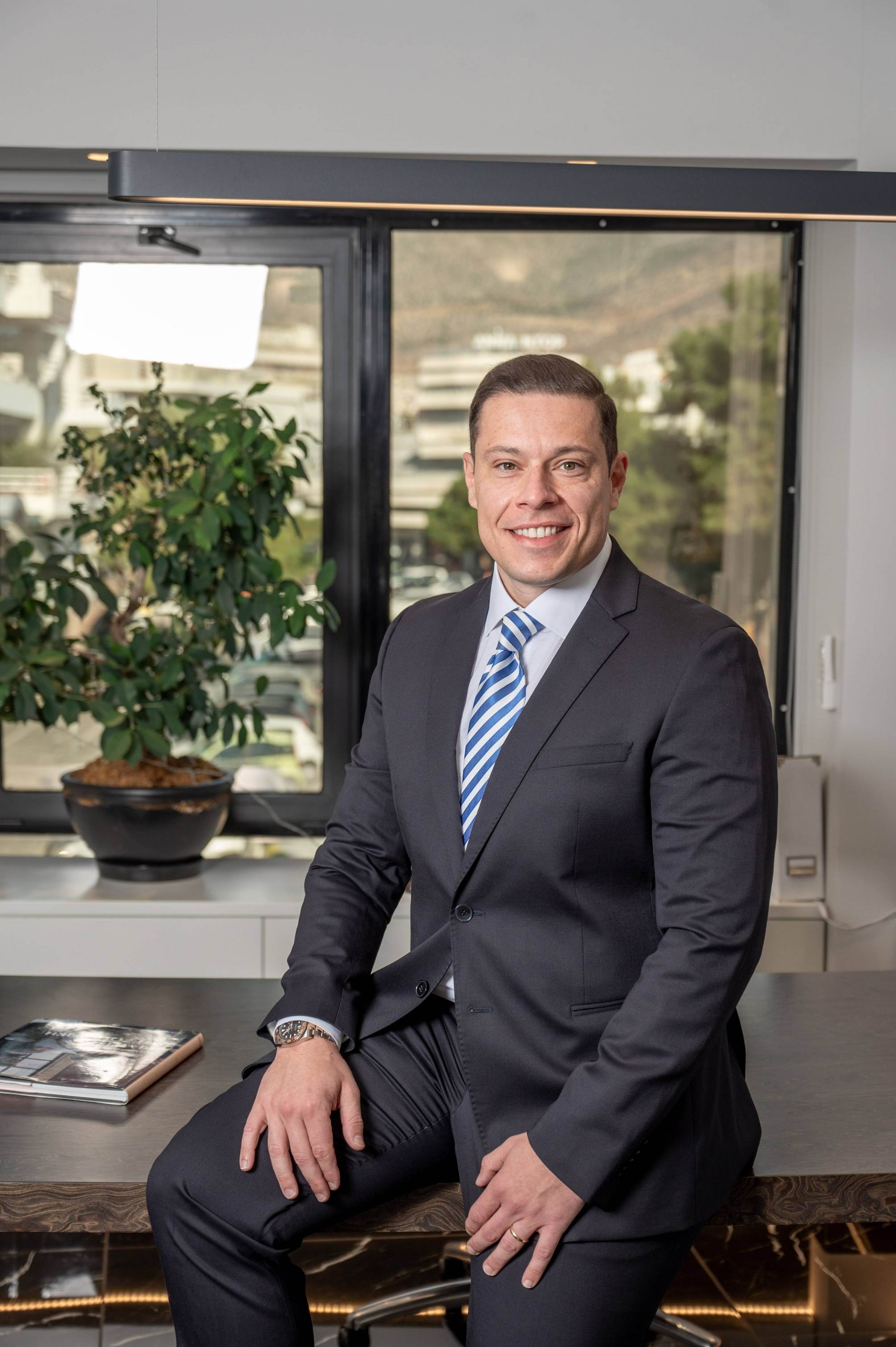 Dr. Mooz — London Welbeck Hospital plastic surgeon